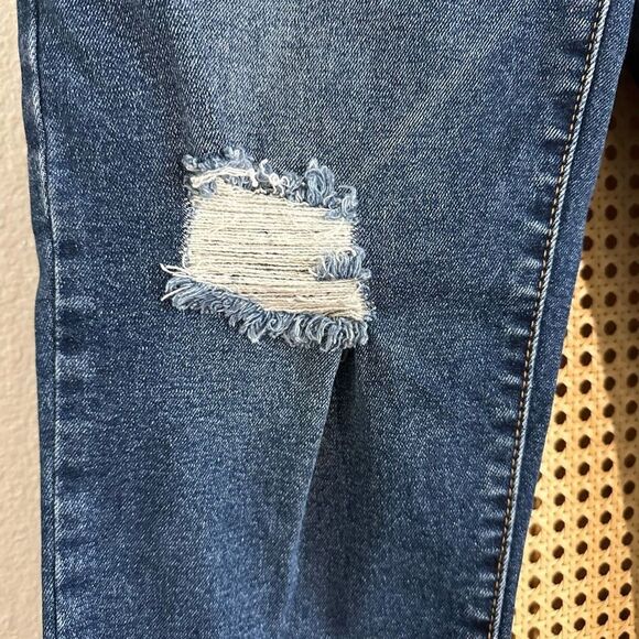 REWORKED Cello Embroidered Cuffed Distressed Jeans Size 7/M - Picture 4 of 8